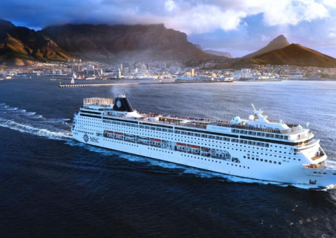 Cruise ship - Table Mountain