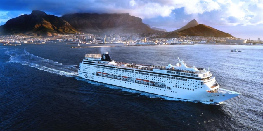 Cruise ship - Table Mountain